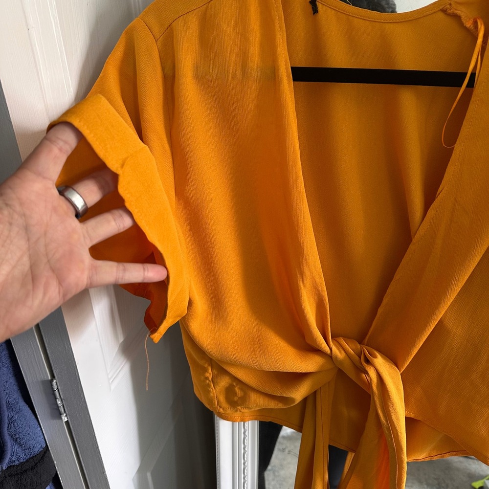 Say What? Tie Front Blouse Womens Medium Orange Yellow Short Sleeve Crop Top - Picture 5 of 5